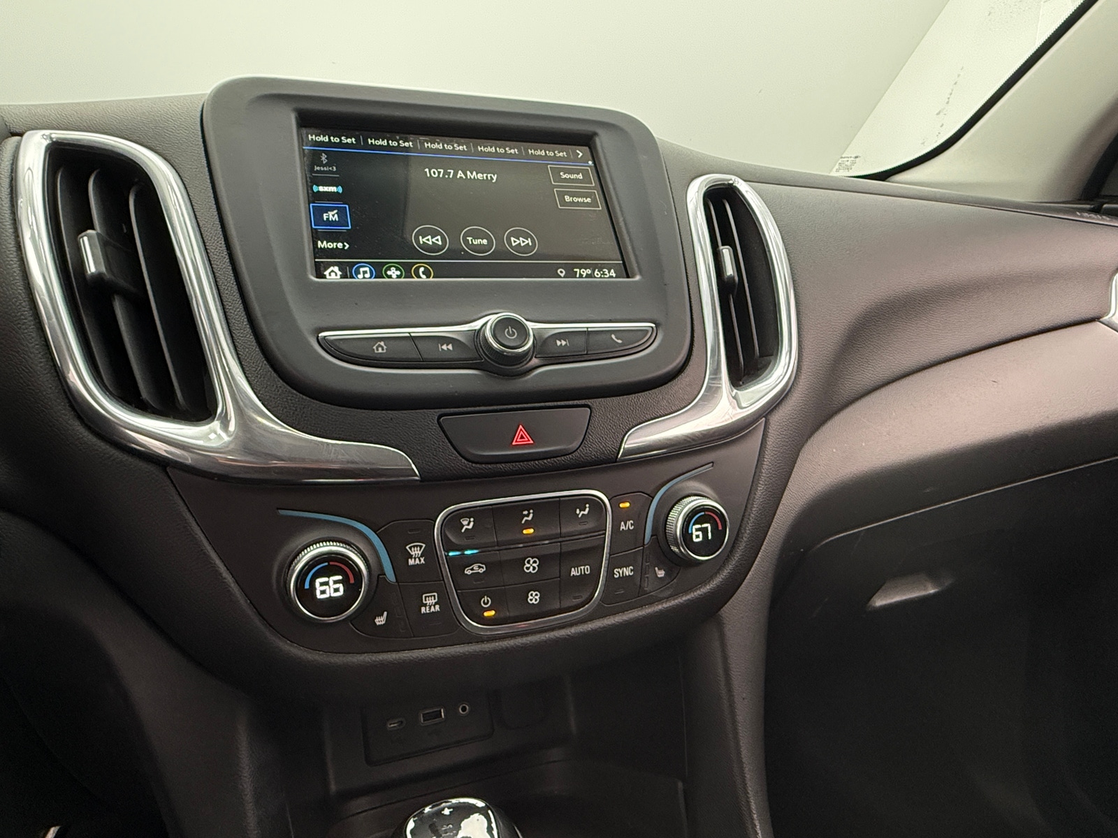 Thumbnail: 2019 Chevrolet Equinox - 4