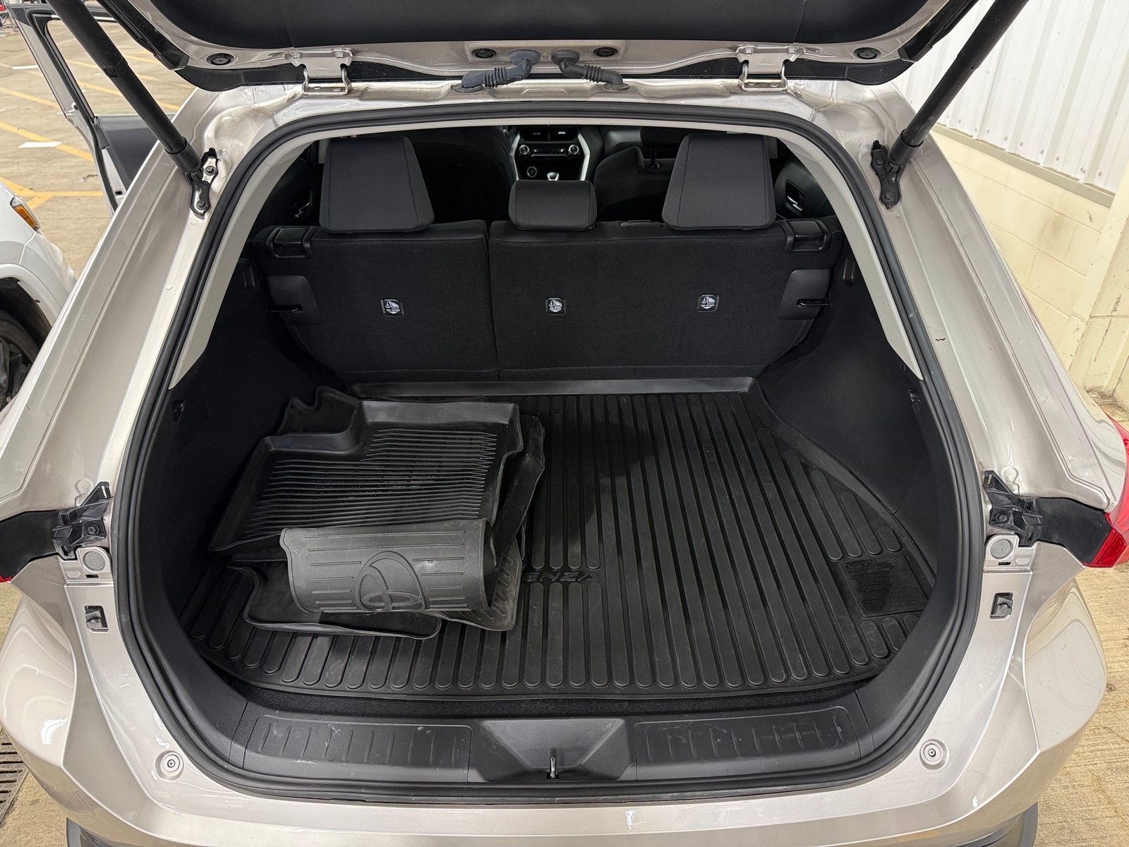 Thumbnail: 2024 Toyota Venza - 7