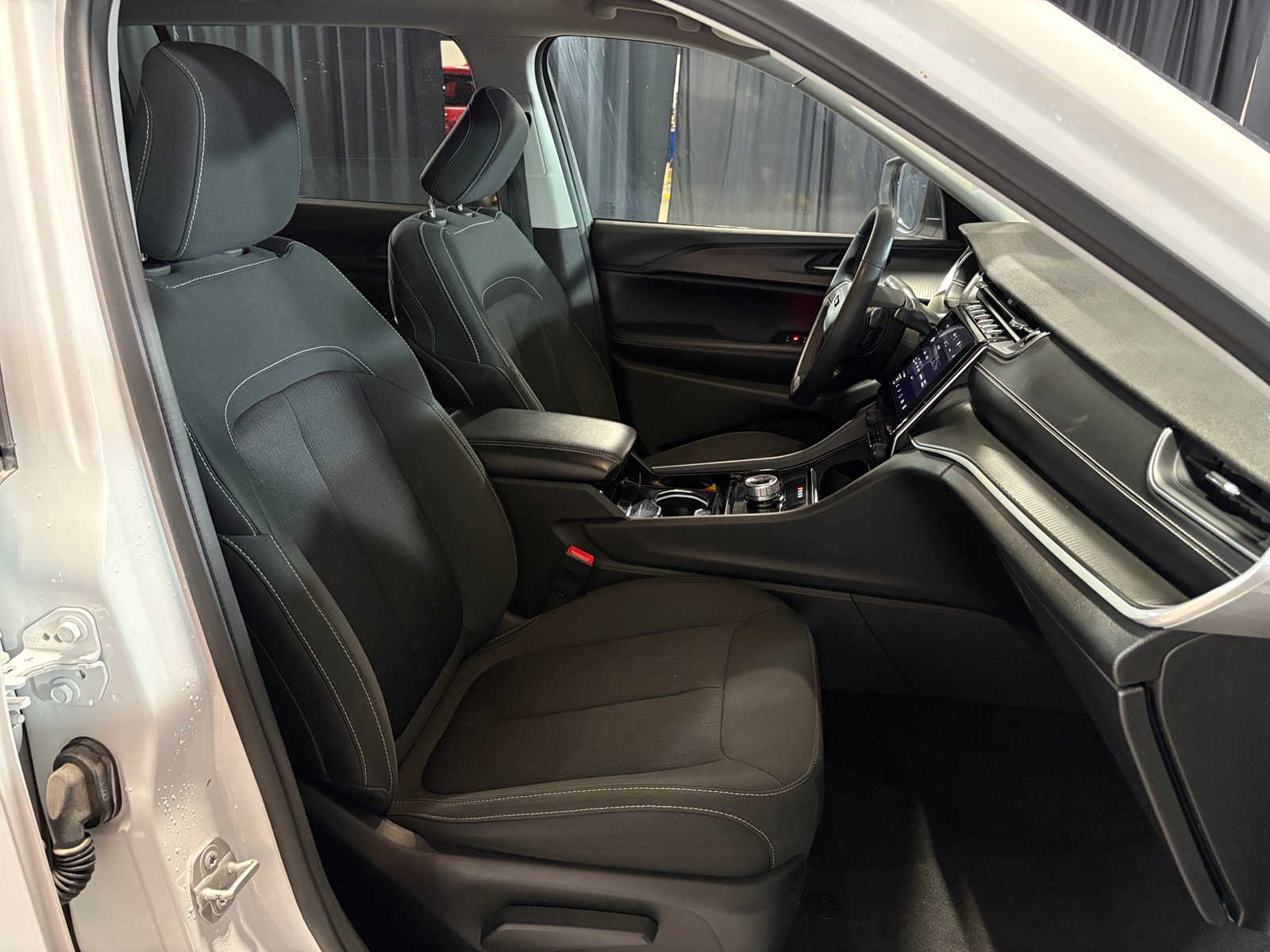 Thumbnail: 2023 Jeep Grand Cherokee L - 2