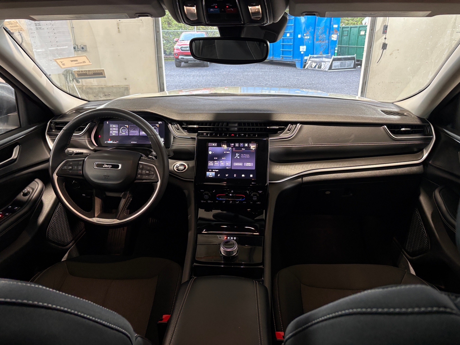 Thumbnail: 2023 Jeep Grand Cherokee L - 3