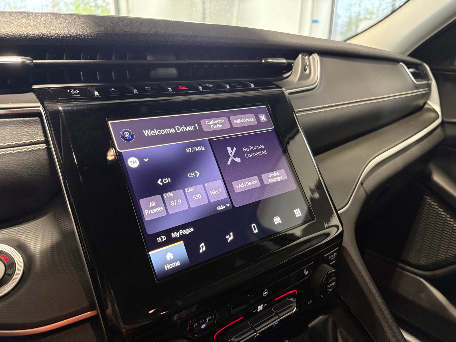 Thumbnail: 2023 Jeep Grand Cherokee L - 4