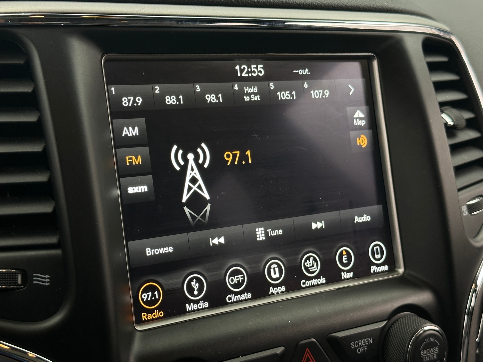 Thumbnail: 2018 Jeep Grand Cherokee - 3