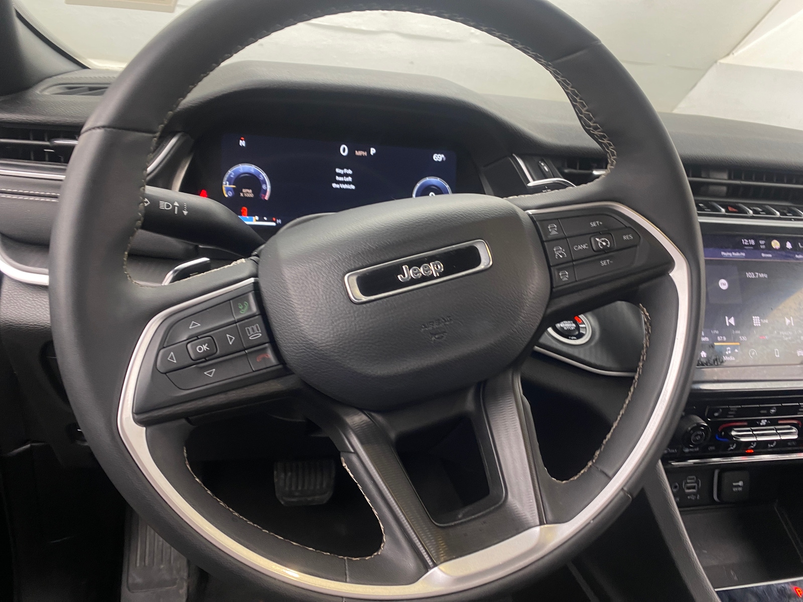 Thumbnail: 2024 Jeep Grand Cherokee L - 4