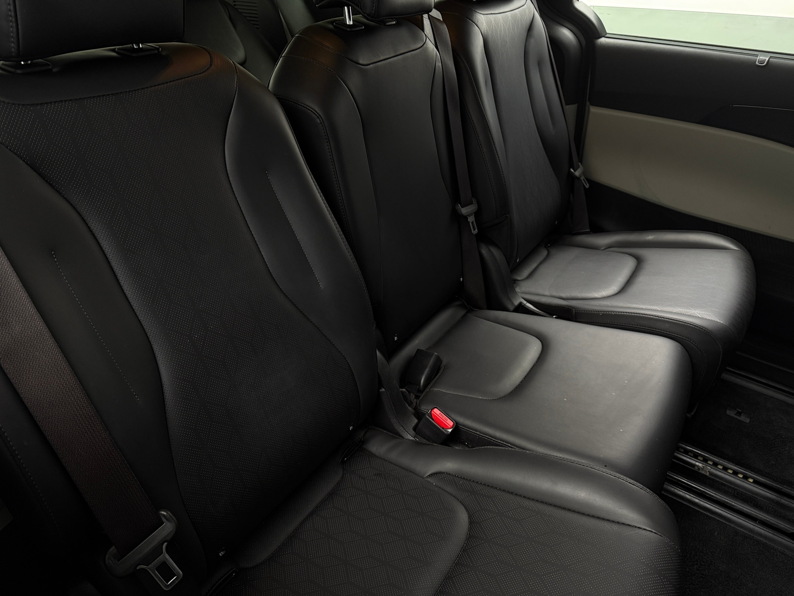 Thumbnail: 2023 Kia Carnival - 5