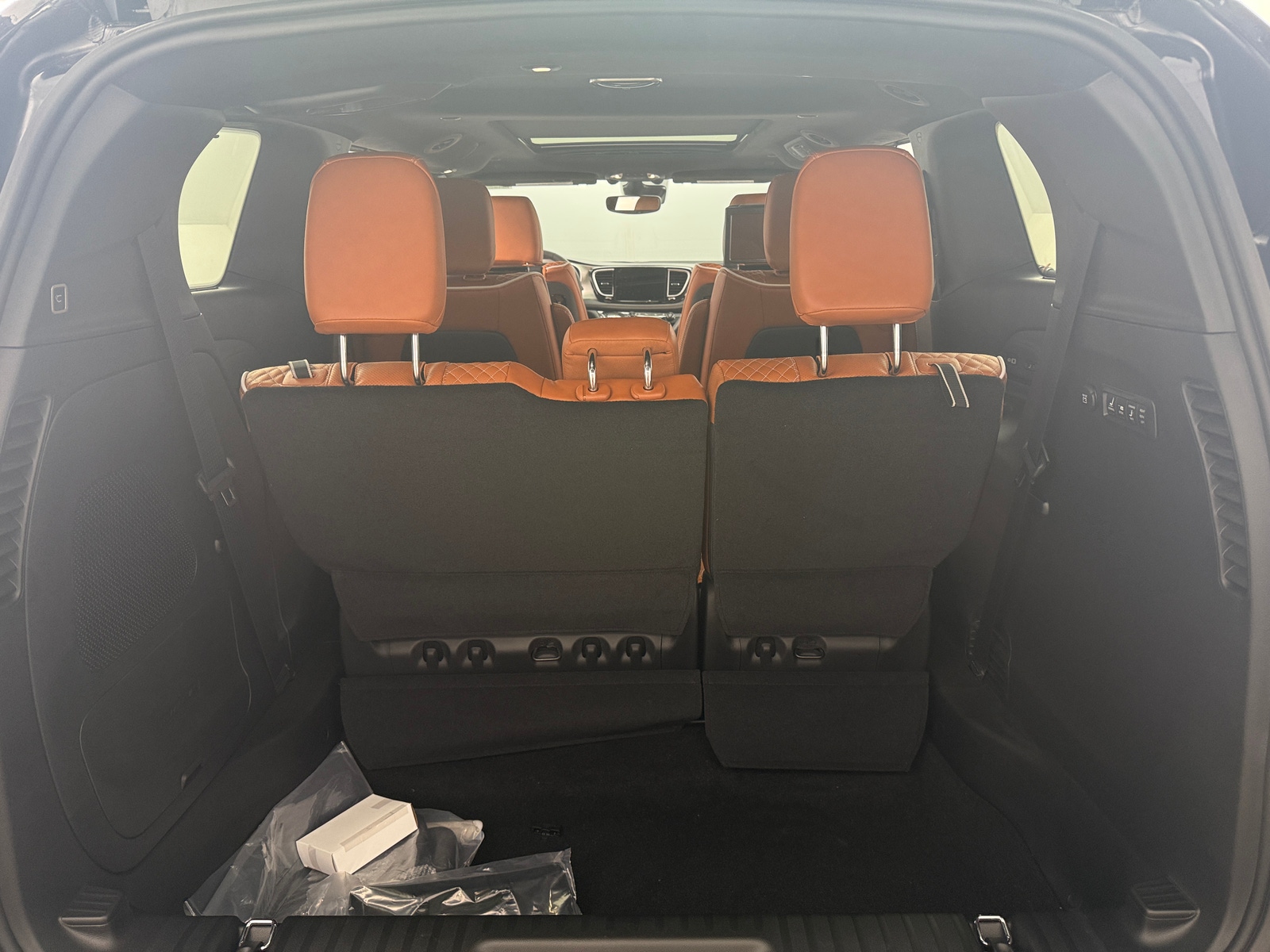 Thumbnail: 2026 Chrysler Pacifica - 6