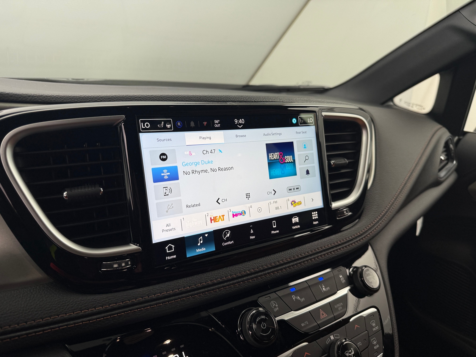 Thumbnail: 2026 Chrysler Pacifica - 3