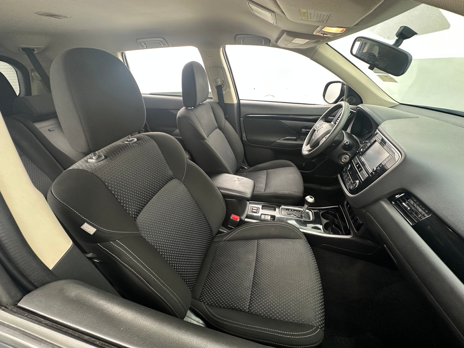 Thumbnail: 2019 Mitsubishi Outlander - 2