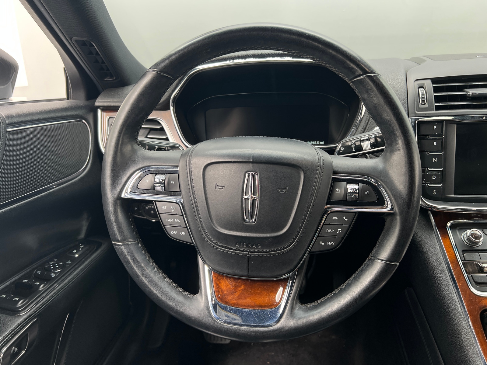 Thumbnail: 2017 Lincoln Continental - 4