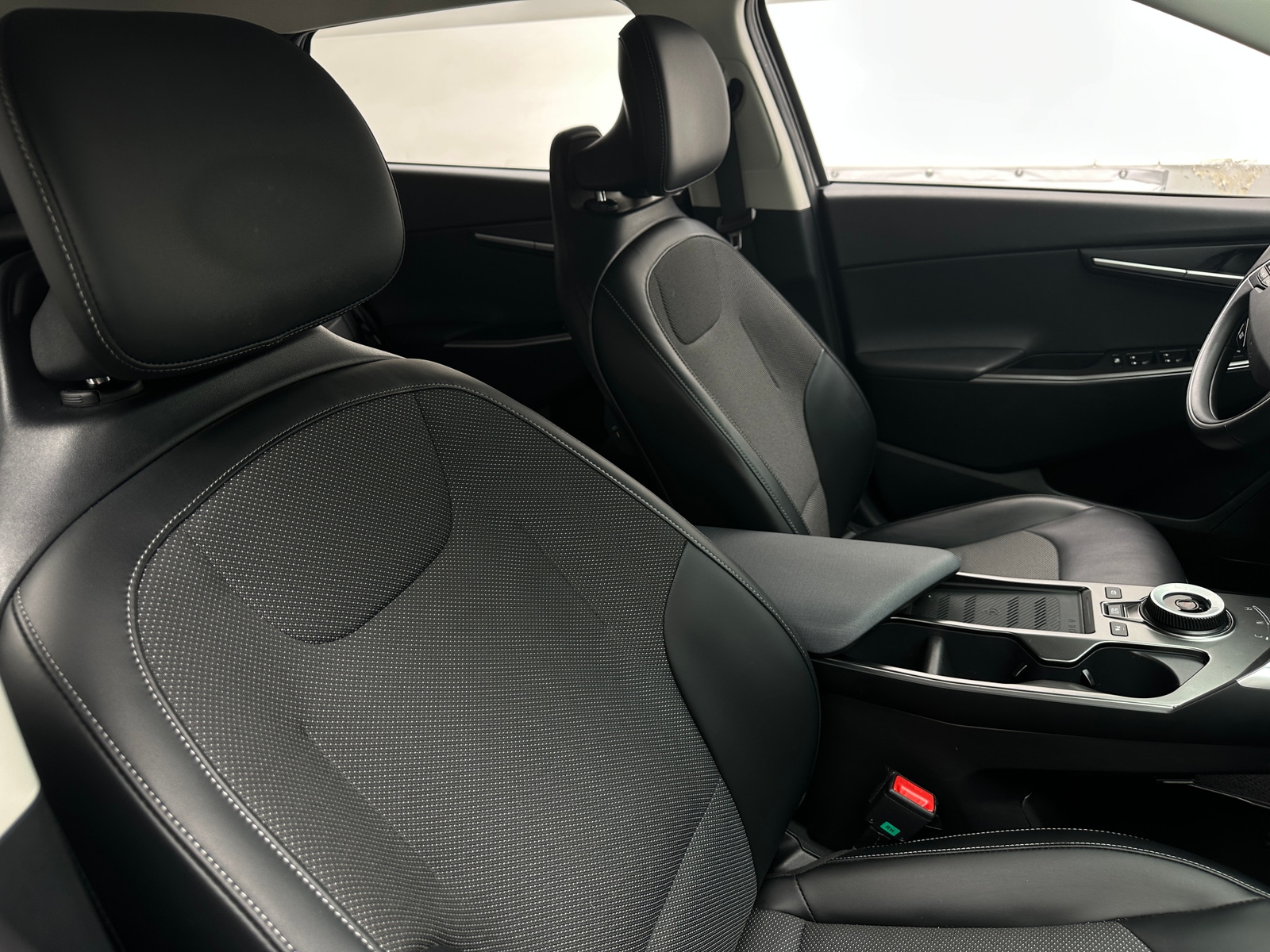 Thumbnail: 2022 Kia EV6 - 2