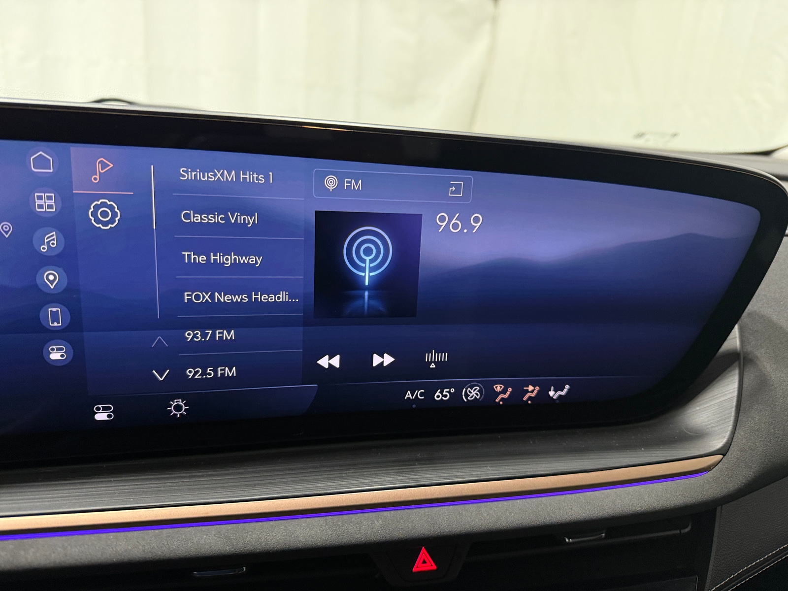 Thumbnail: 2024 Buick Envision - 3