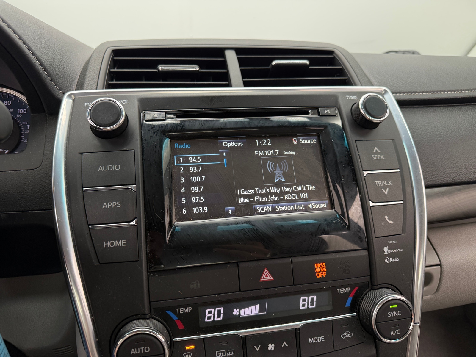 Thumbnail: 2015 Toyota Camry - 4