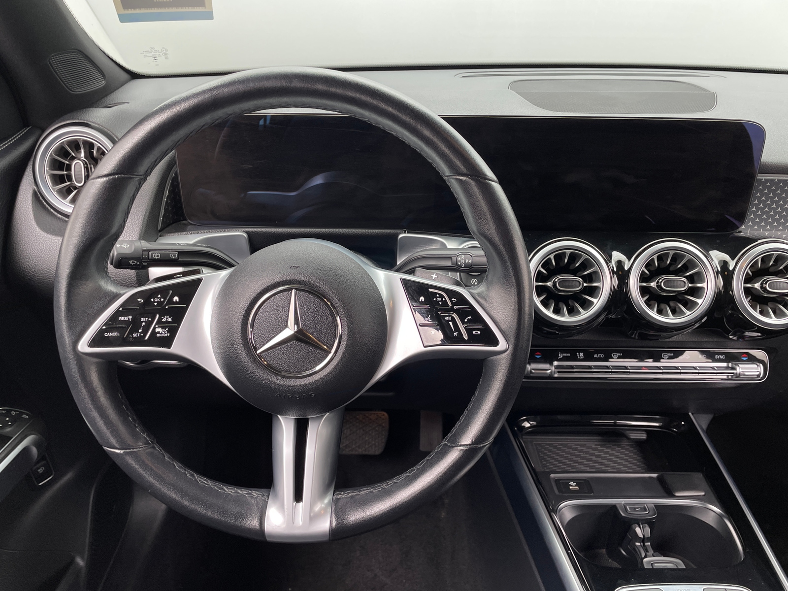 Thumbnail: 2024 Mercedes-Benz GLB - 4