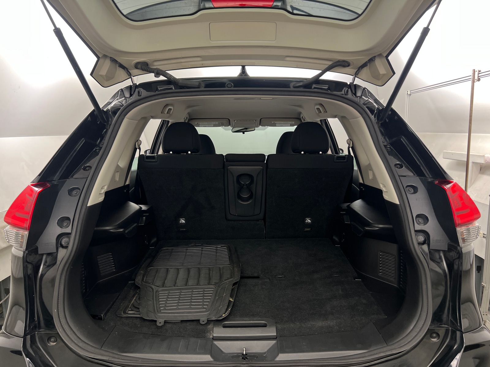 Thumbnail: 2017 Nissan Rogue - 7