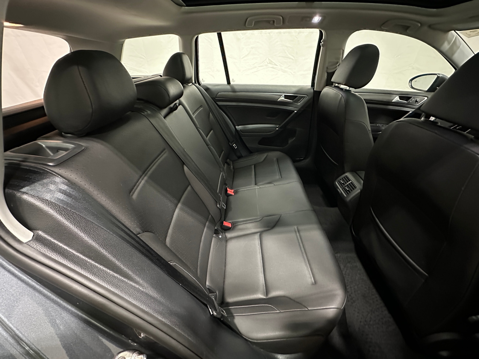 Thumbnail: 2018 Volkswagen e-Golf - 5