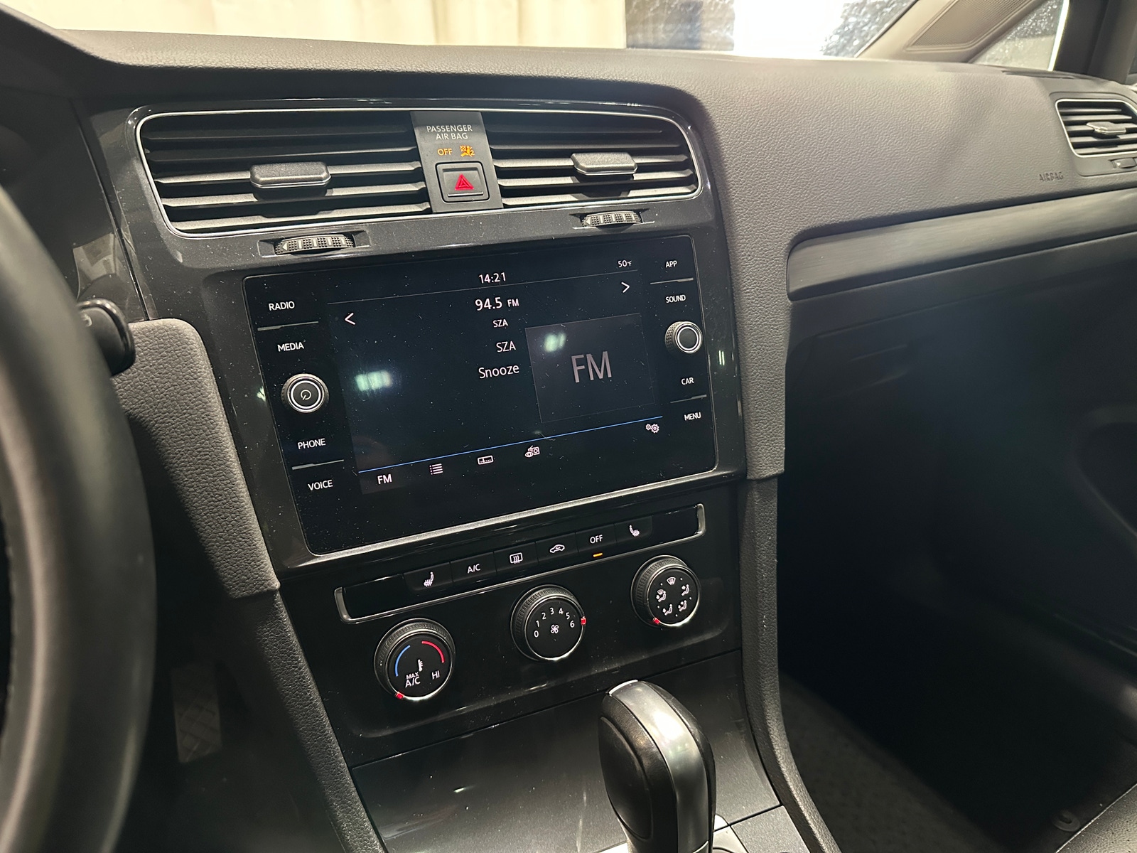 Thumbnail: 2018 Volkswagen e-Golf - 3