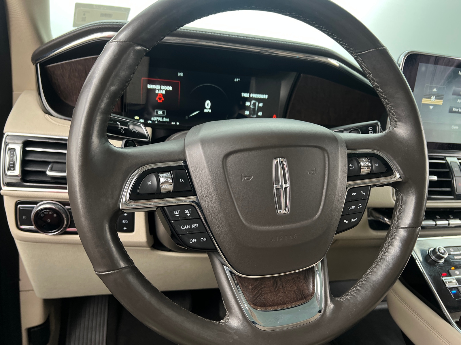 Thumbnail: 2018 Lincoln Navigator L - 4