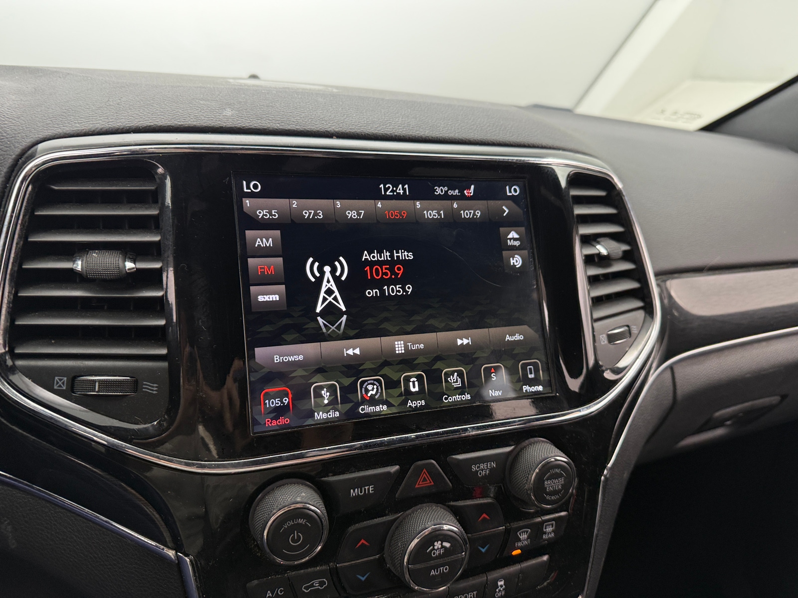 Thumbnail: 2019 Jeep Grand Cherokee - 3