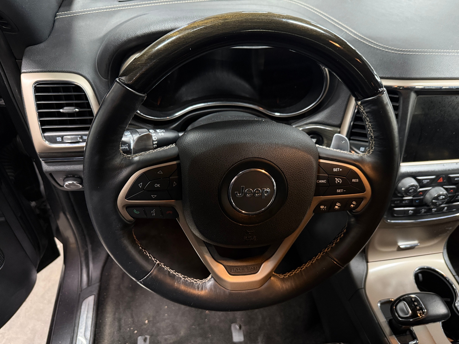 Thumbnail: 2015 Jeep Grand Cherokee - 4