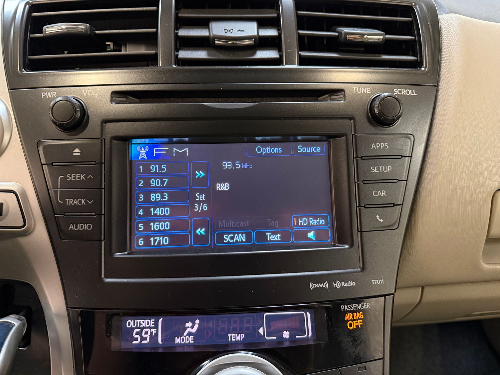 Thumbnail: 2012 Toyota Prius v - 4