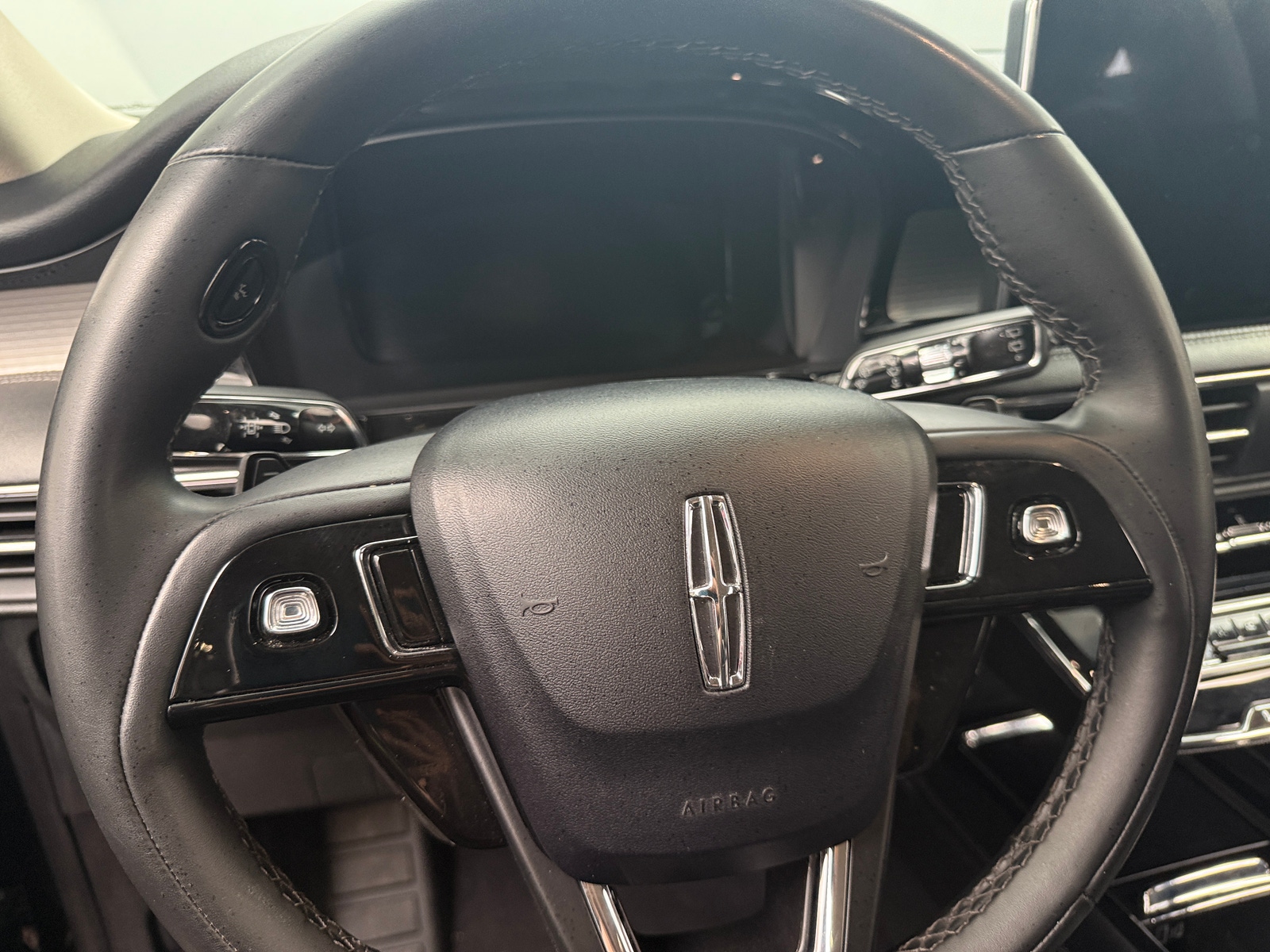 Thumbnail: 2023 Lincoln Corsair - 4