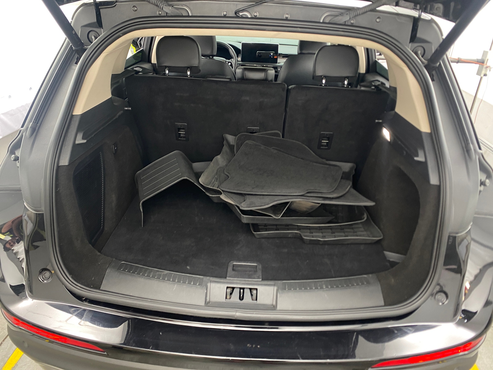 Thumbnail: 2023 Lincoln Corsair - 6