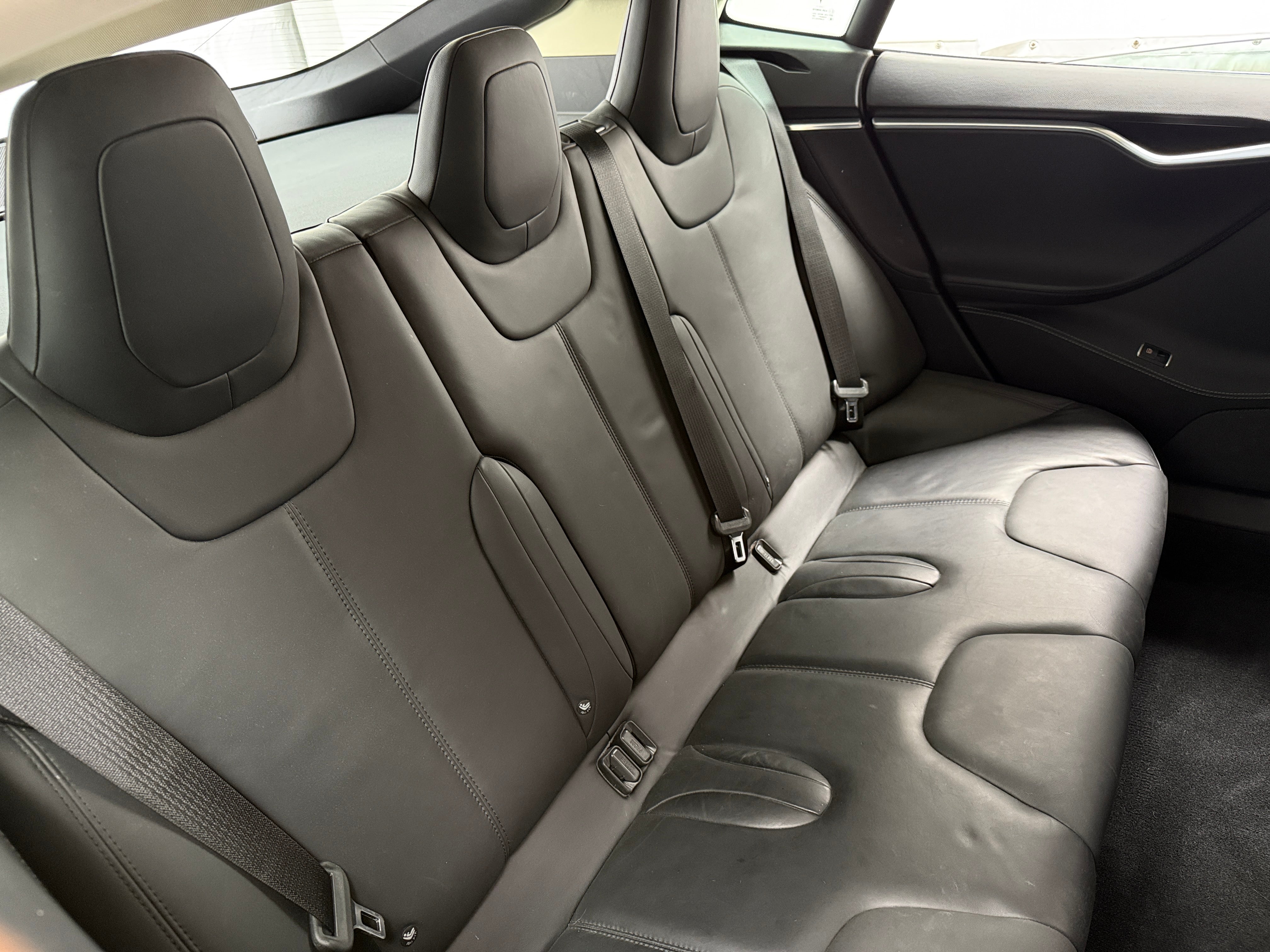 Used 2015 Tesla Model S 85D with VIN 5YJSA1H20FFP78472 for sale in Oak Creek, WI