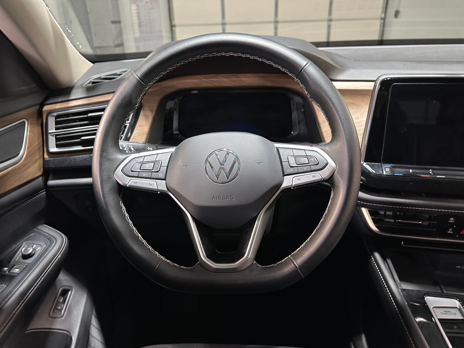 Thumbnail: 2024 Volkswagen Atlas - 4