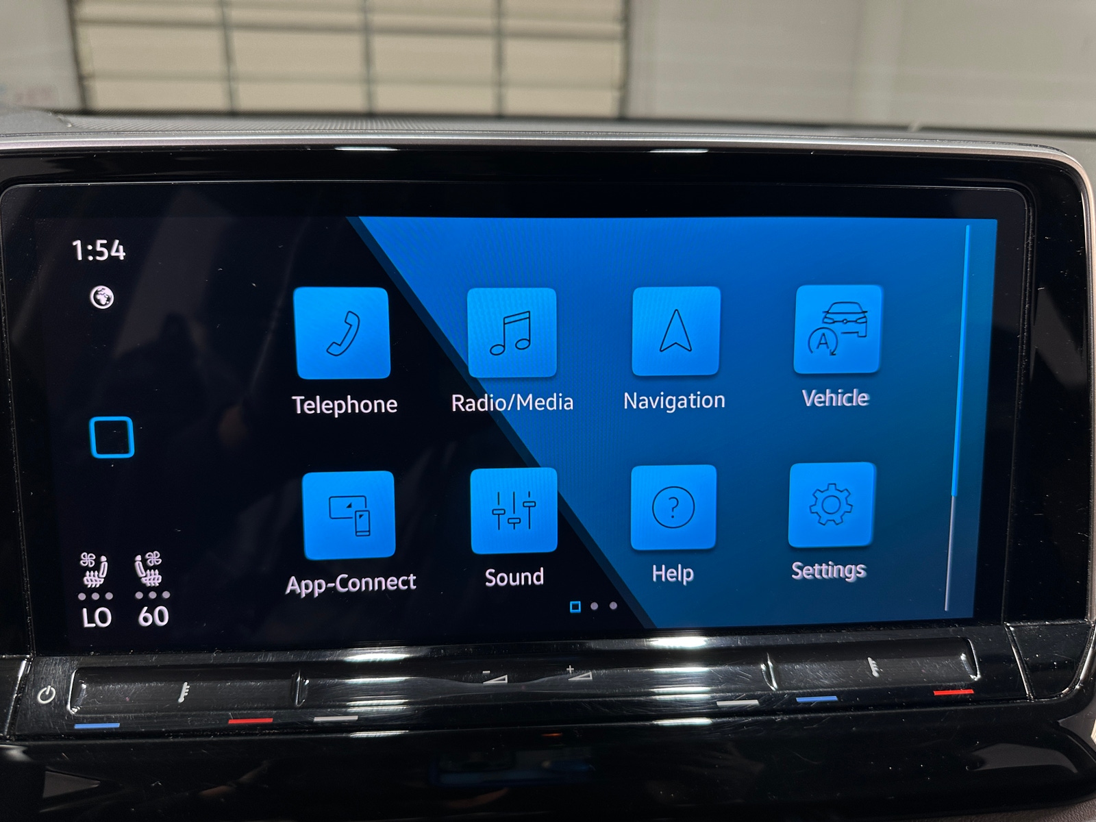 Thumbnail: 2024 Volkswagen Atlas - 3