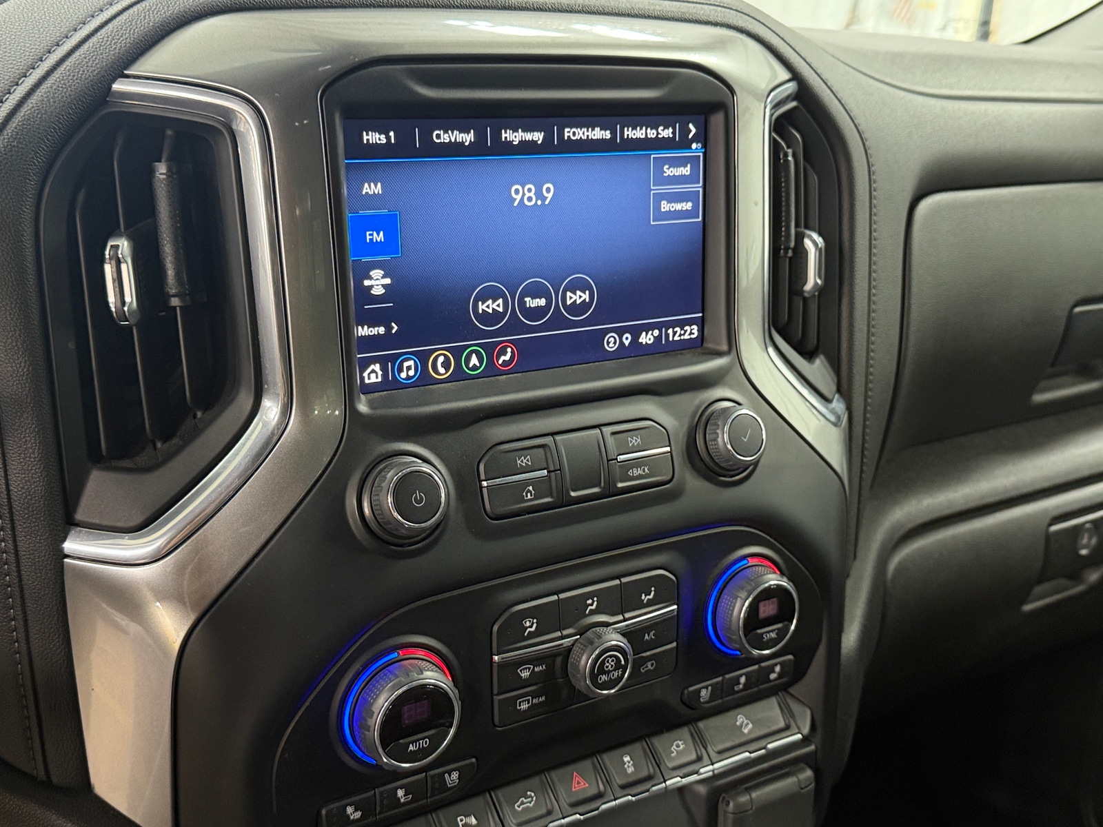 Thumbnail: 2022 Chevrolet Silverado 2500 - 3