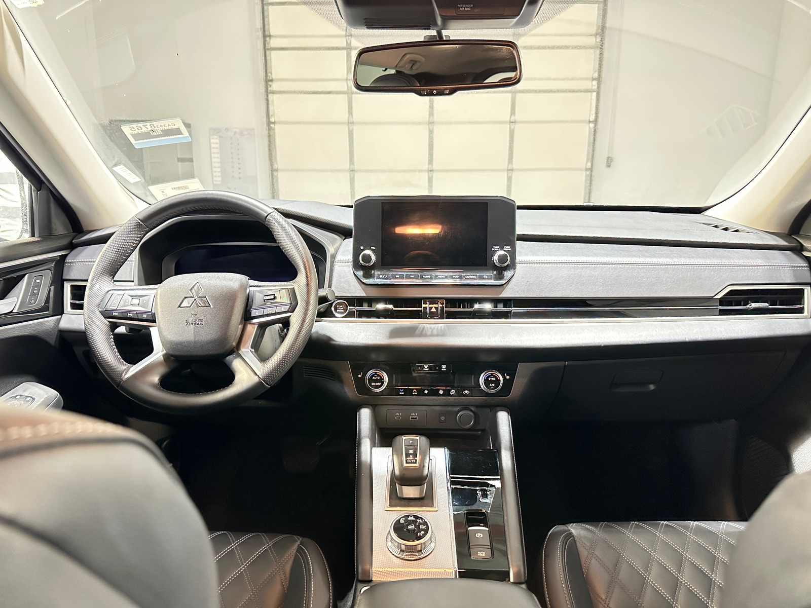 Thumbnail: 2024 Mitsubishi Outlander - 2