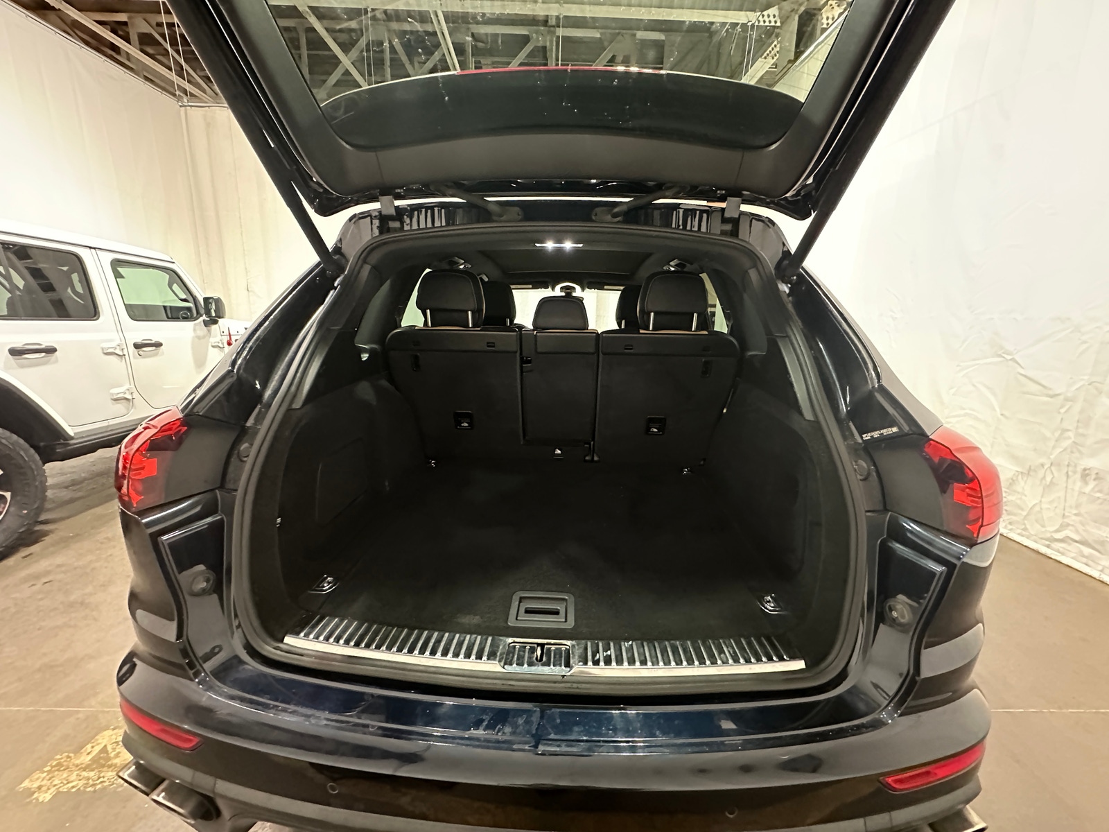 Thumbnail: 2016 Porsche Cayenne - 6