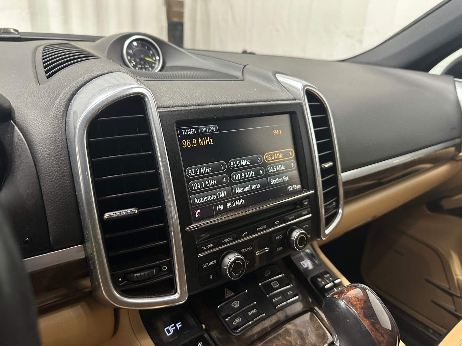 Thumbnail: 2016 Porsche Cayenne - 3