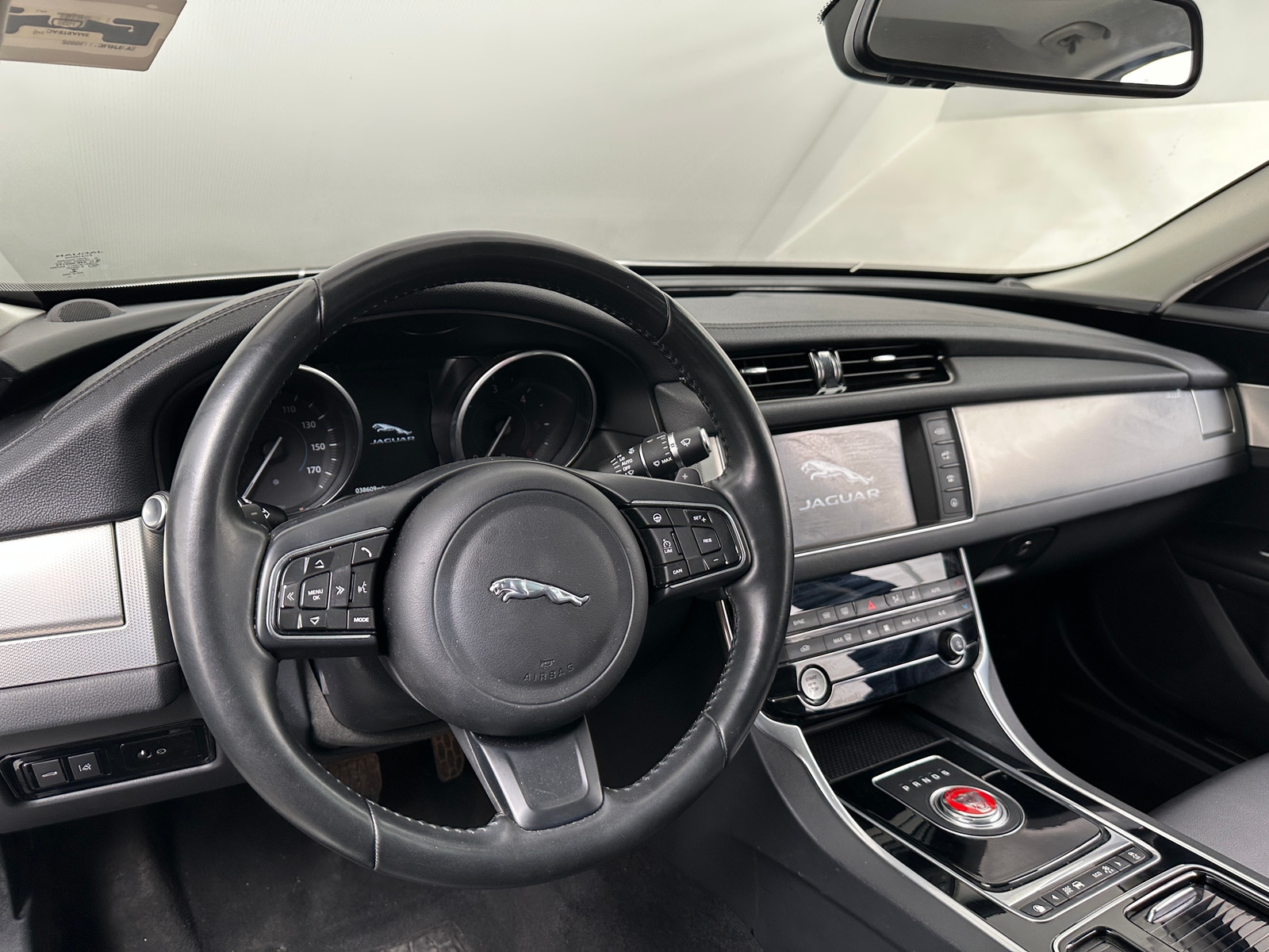 Thumbnail: 2018 Jaguar XF - 4