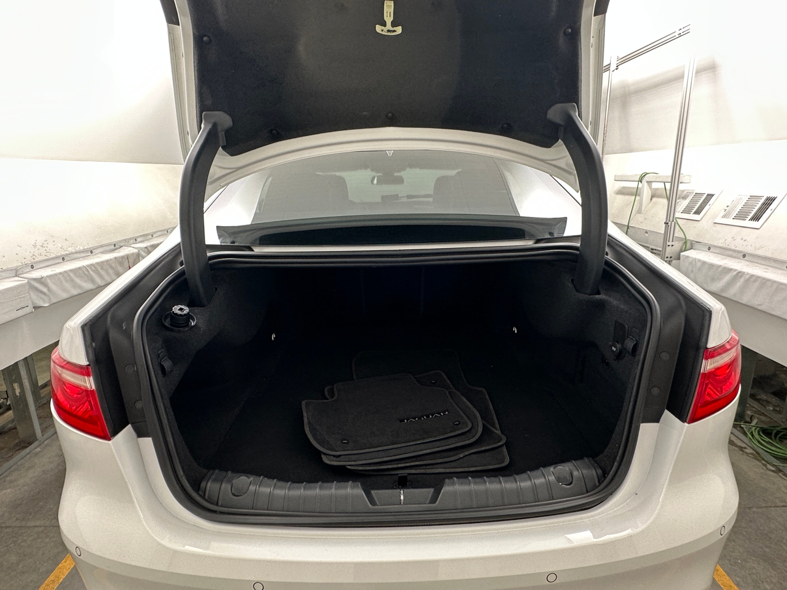 Thumbnail: 2018 Jaguar XF - 6