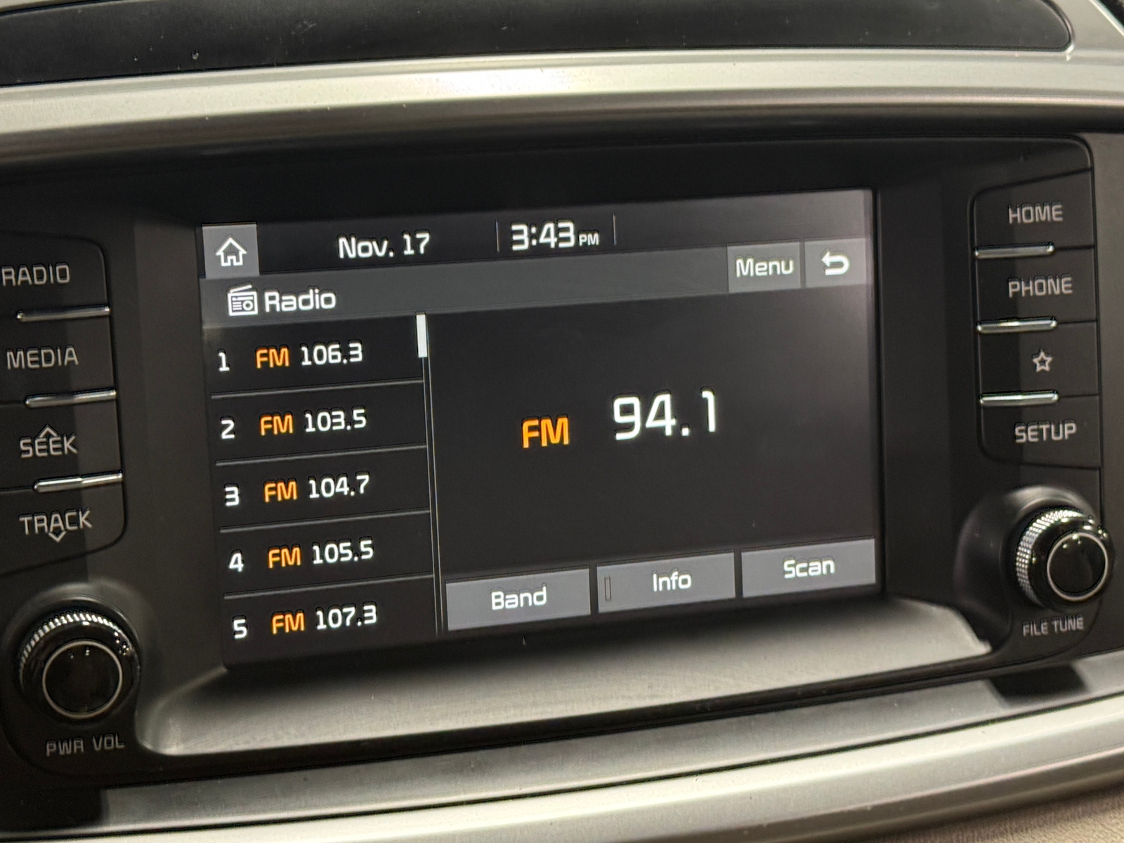 Thumbnail: 2020 Kia Sorento - 3