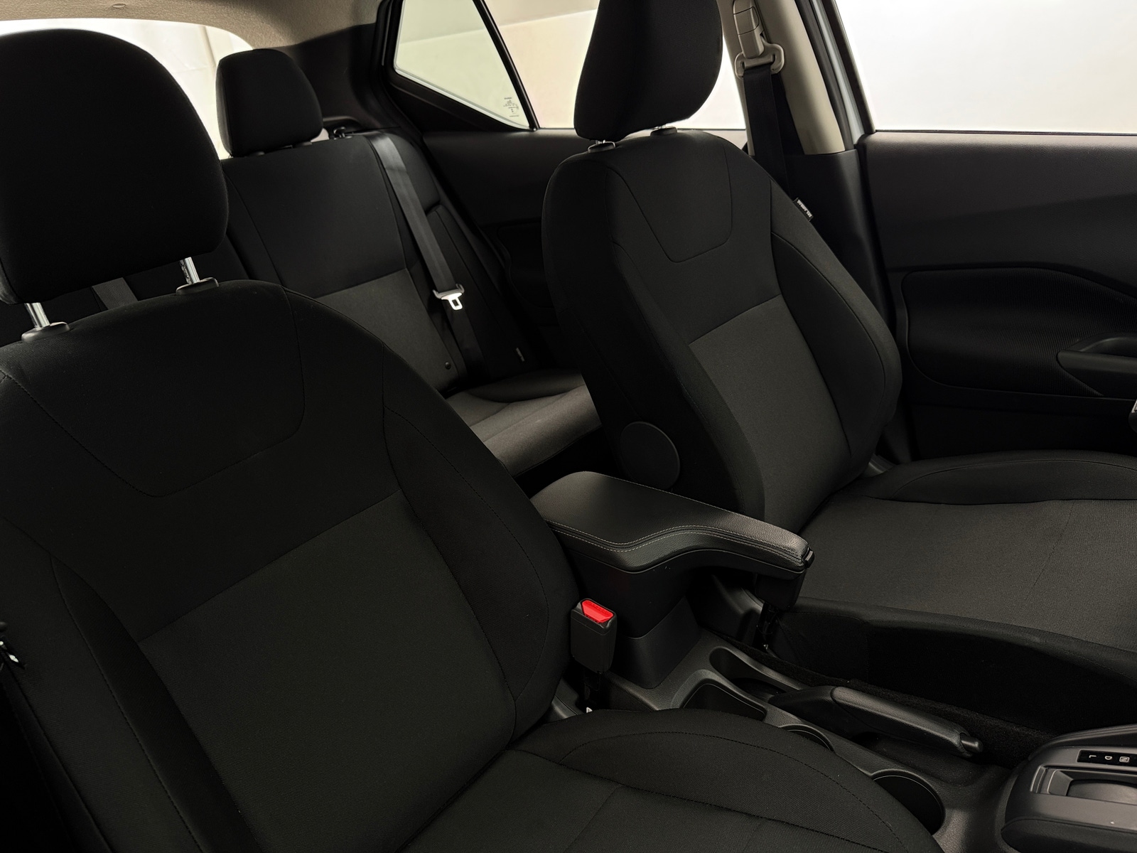 Thumbnail: 2025 Nissan Kicks - 2