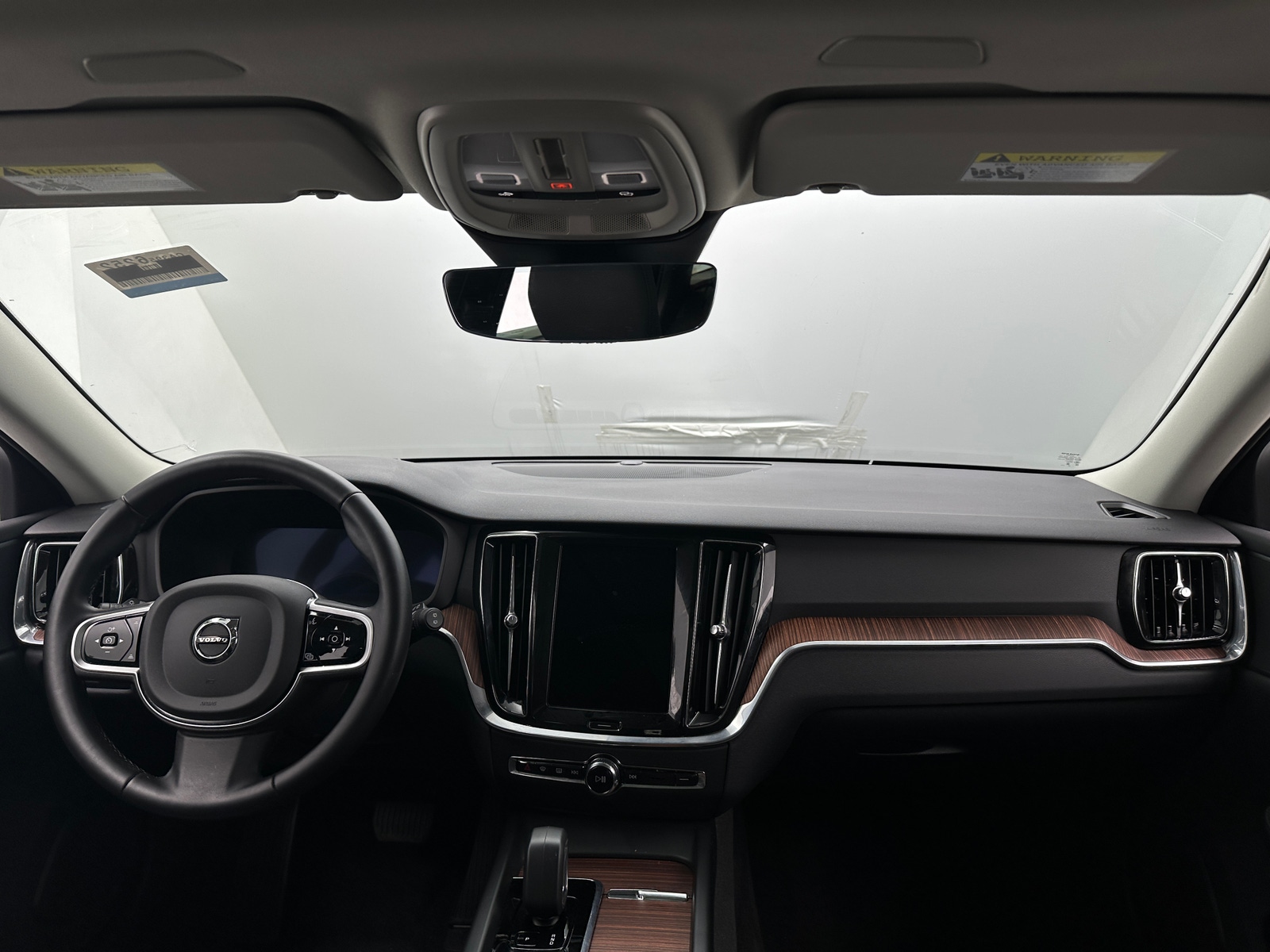 Thumbnail: 2025 Volvo V60 - 2