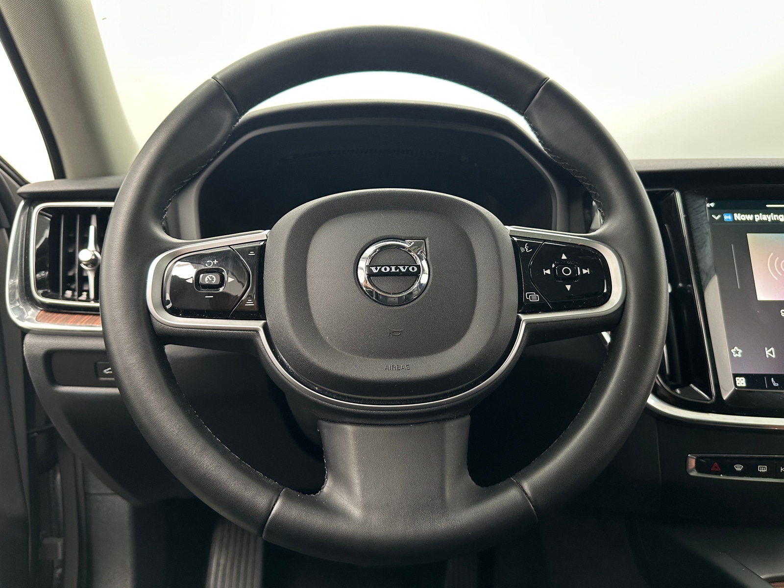 Thumbnail: 2025 Volvo V60 - 4