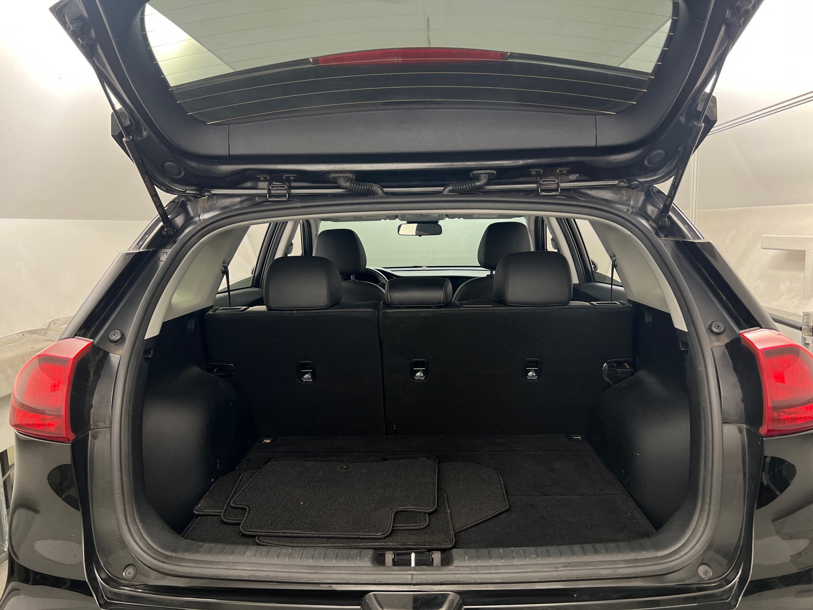 Thumbnail: 2022 Kia Niro - 7