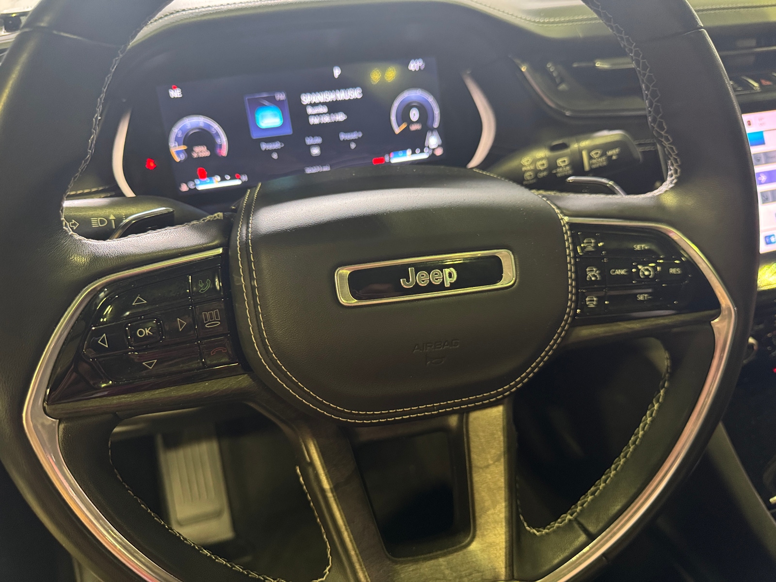 Thumbnail: 2022 Jeep Grand Cherokee L - 4