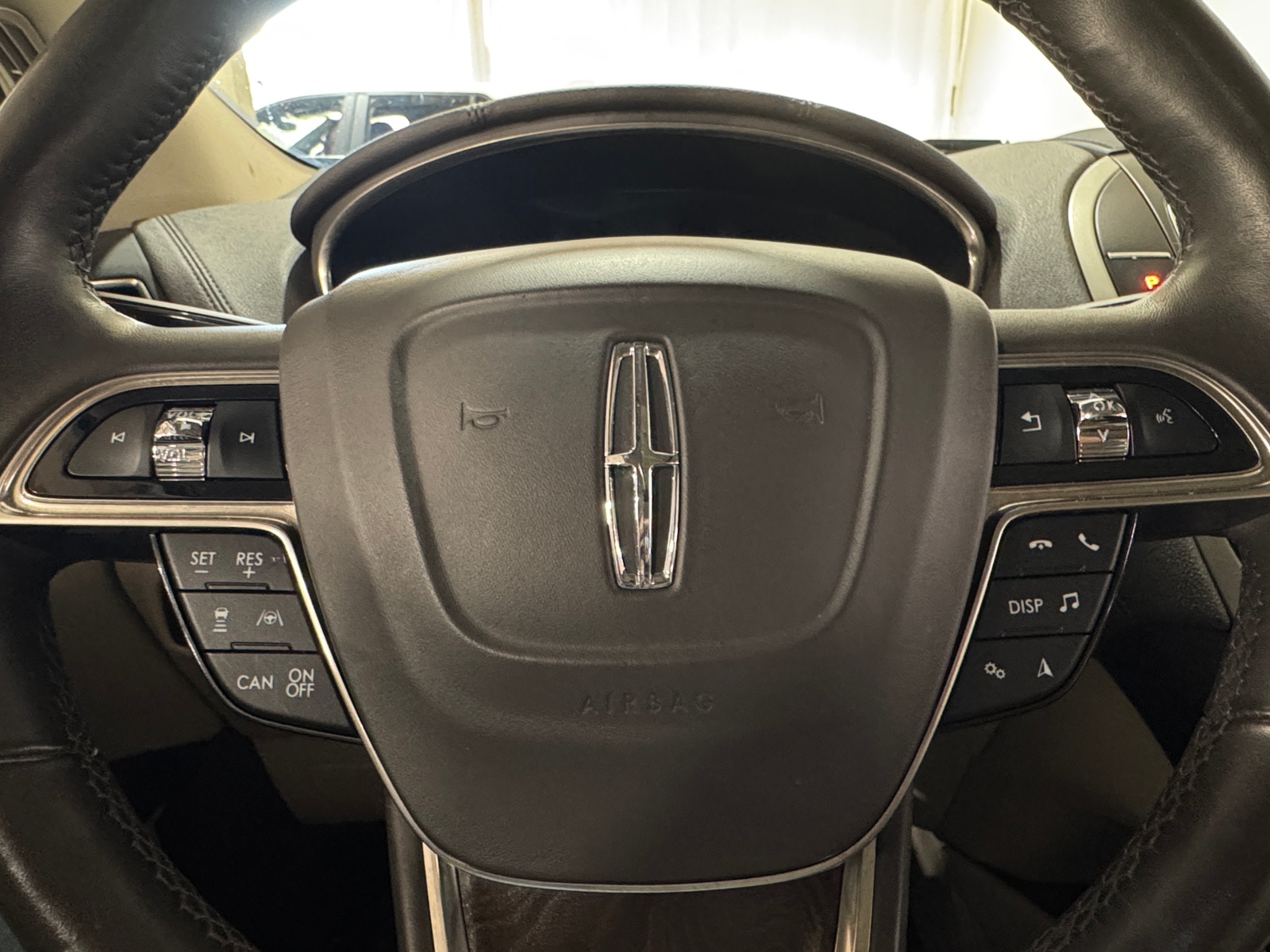 Thumbnail: 2019 Lincoln Nautilus - 4