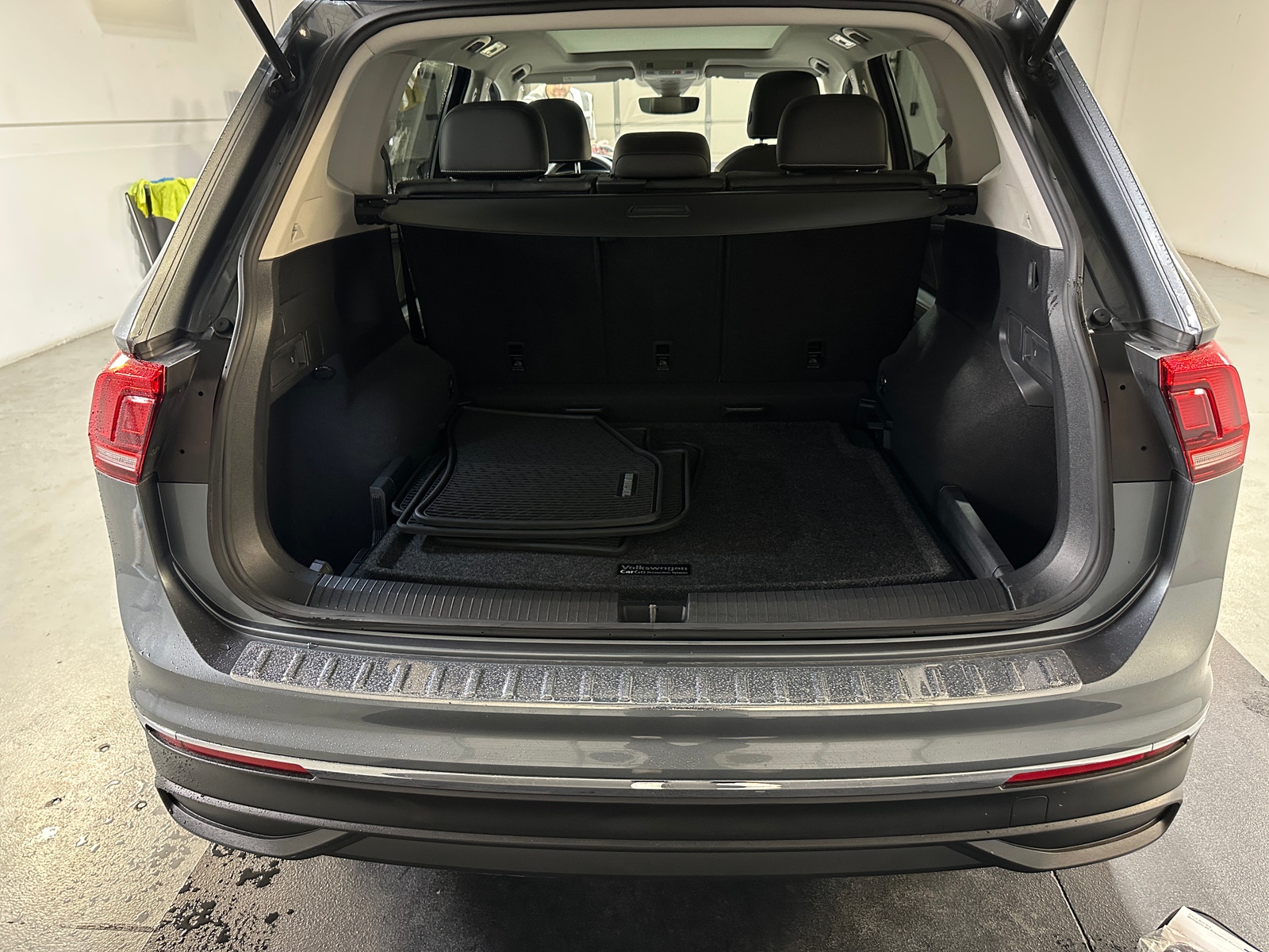 Thumbnail: 2022 Volkswagen Tiguan - 6