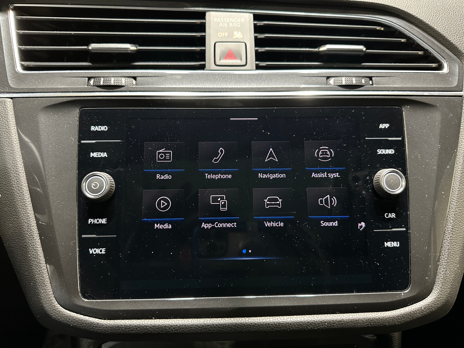 Thumbnail: 2022 Volkswagen Tiguan - 3