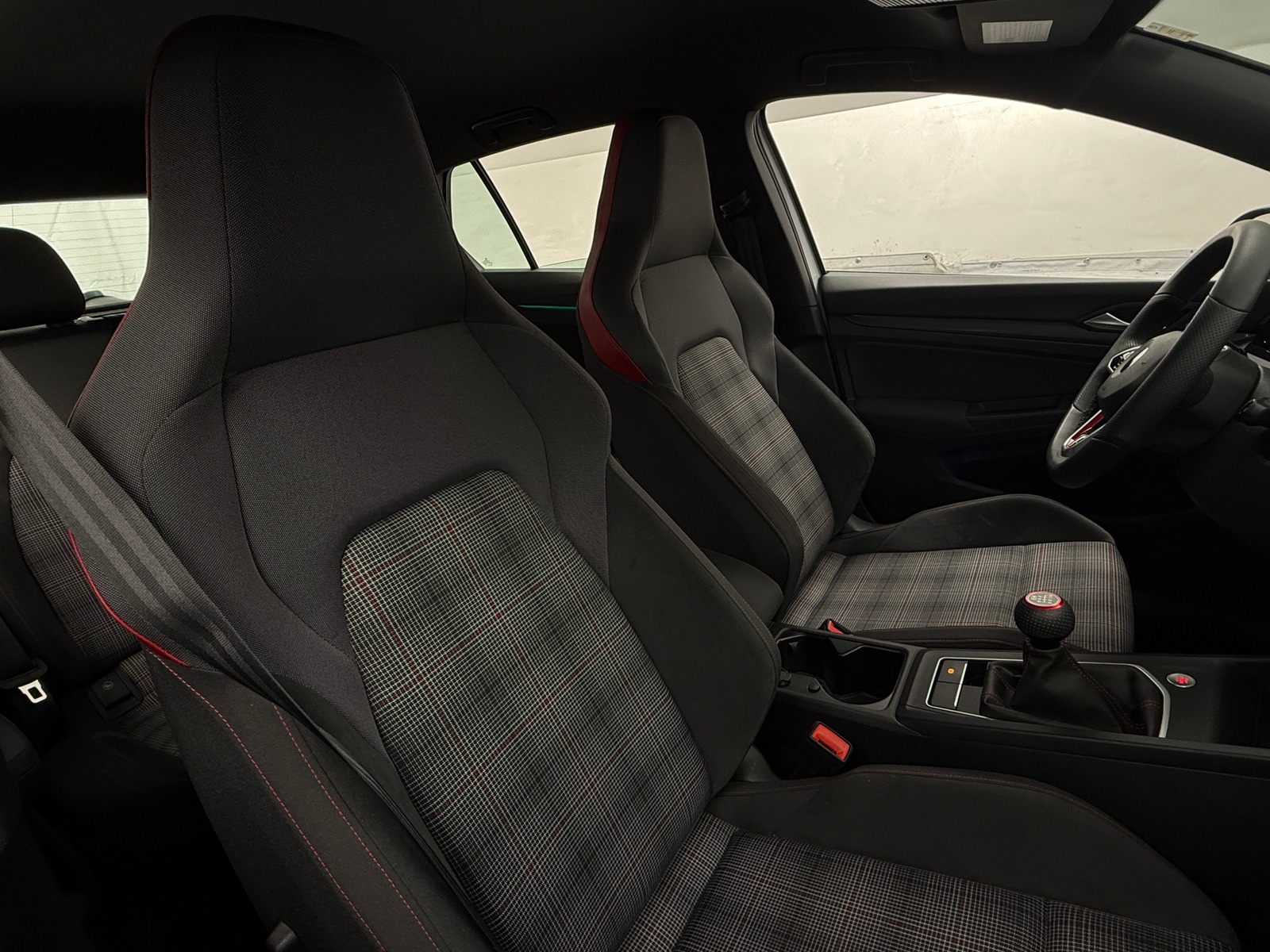 Thumbnail: 2022 Volkswagen Golf - 2