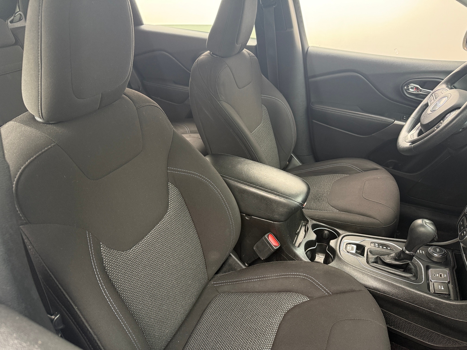 Thumbnail: 2019 Jeep Cherokee - 2