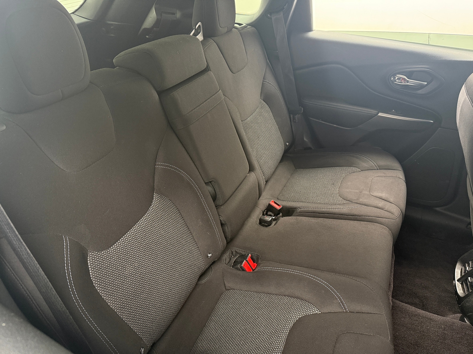 Thumbnail: 2019 Jeep Cherokee - 6