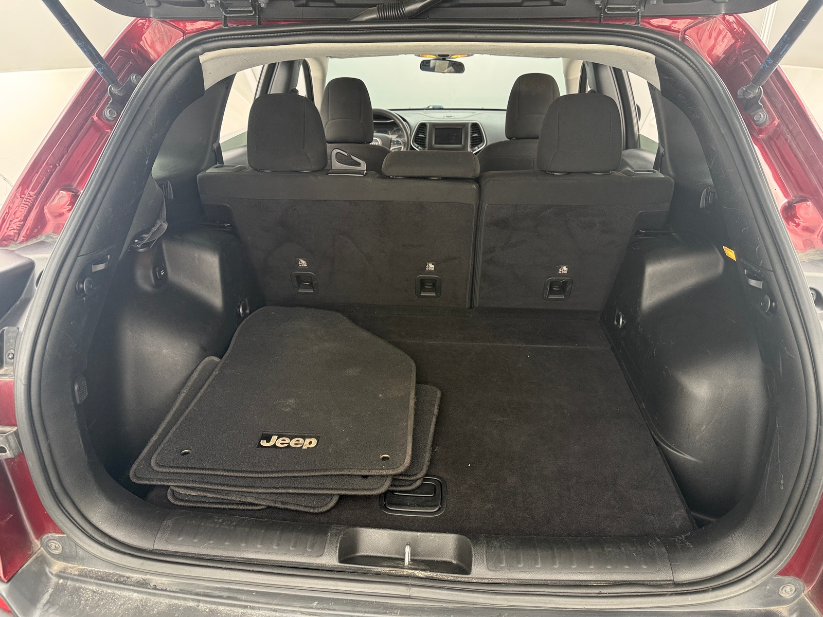 Thumbnail: 2019 Jeep Cherokee - 7