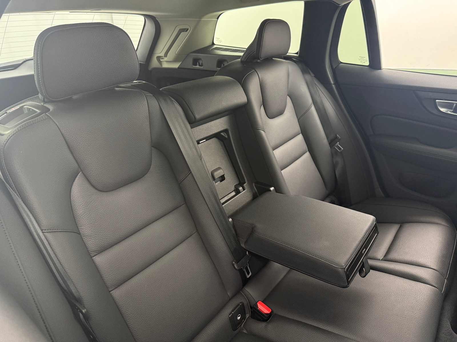 Thumbnail: 2025 Volvo V60 - 5