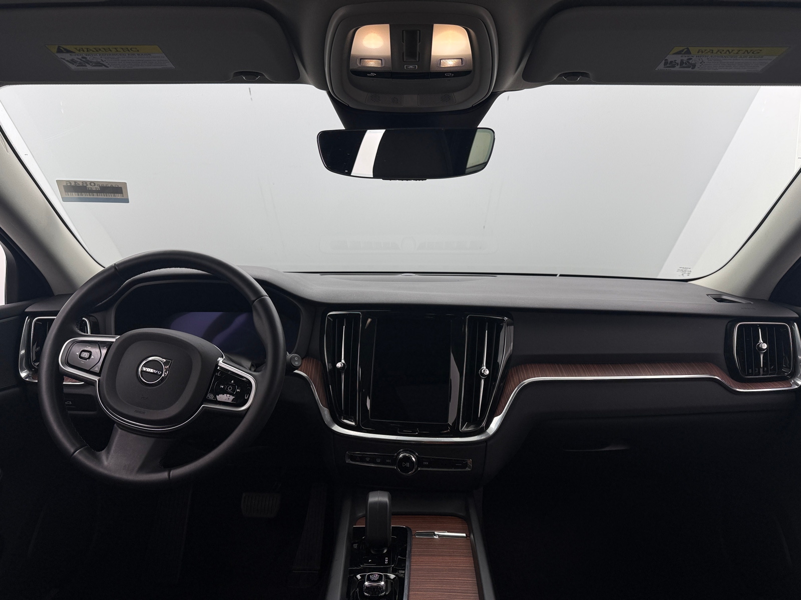 Thumbnail: 2025 Volvo V60 - 2