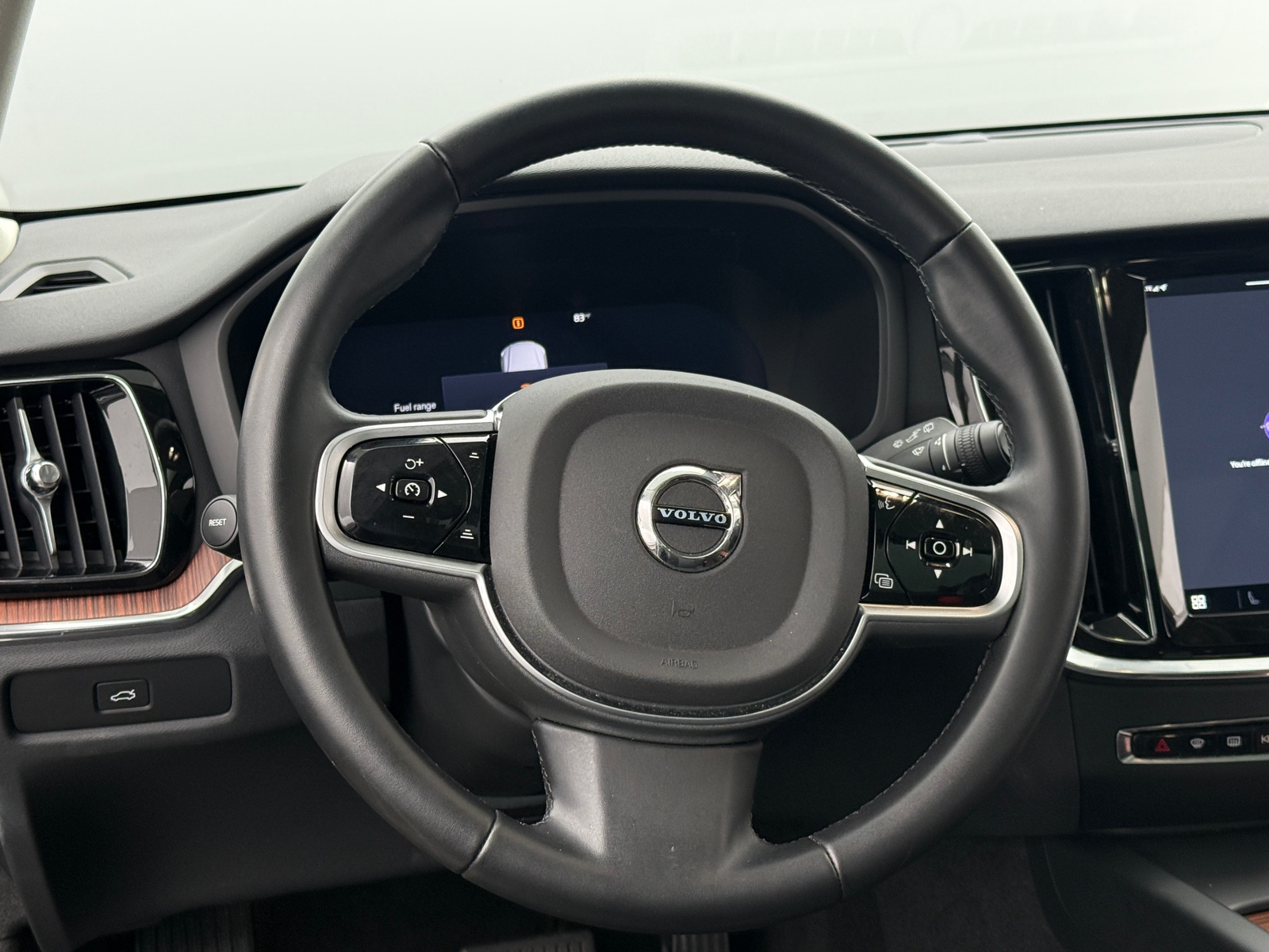 Thumbnail: 2025 Volvo V60 - 4